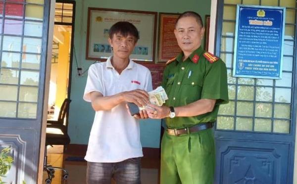 Ví về với chủ