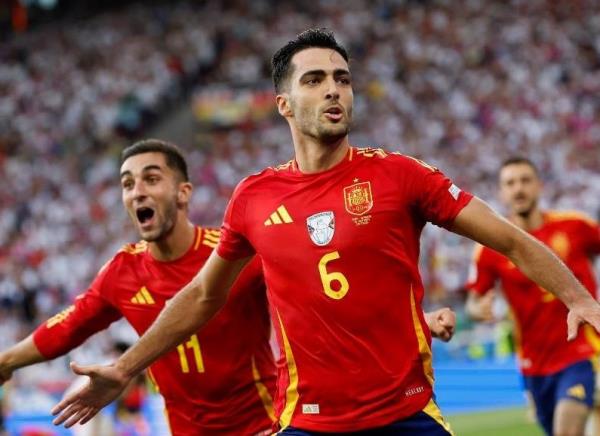 3 nhà cựu vô địch và Anh vào bán kết