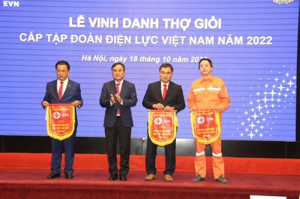 Nhiều công nhân Điện lực miền Trung được vinh danh thợ giỏi năm 2022