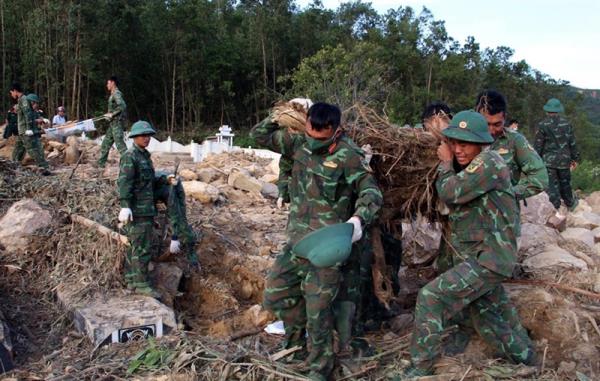 Đi tìm nguyên nhân sạt lở tại nghĩa trang Hòa Sơn