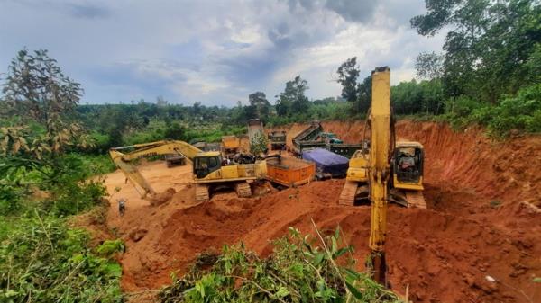 Lợi dụng cải tạo đồi lén lút bán đất