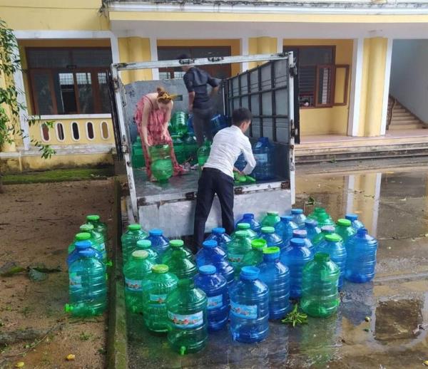 Phạt cơ sở sản xuất nước bẩn