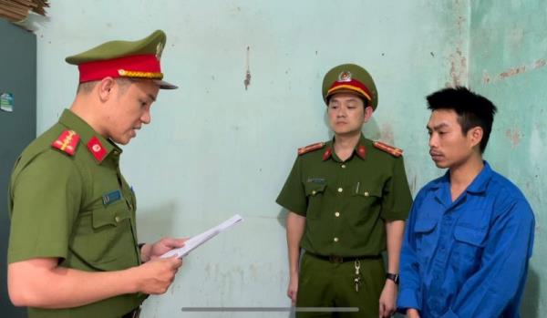 Khởi tố cặp vợ chồng diễn xiếc trên đèo Hải Vân