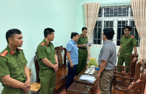 Đắk Nông: Khởi tố, tạm giam một hiệu trưởng Trường THPT về hành vi tham ô tài sản