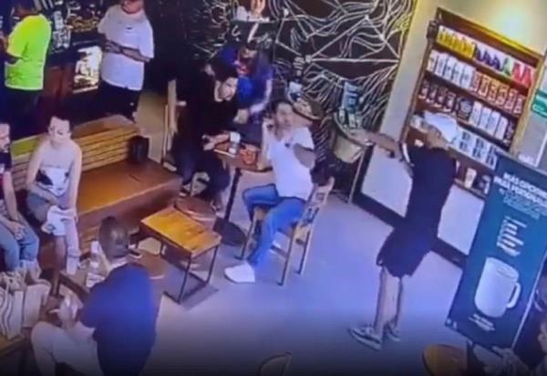 Video: Đeo đồng hồ Rolex ở quán cà phê, doanh nhân Mexico gặp họa mất mạng