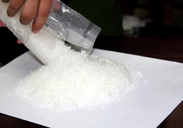 Bắt vụ mua bán 3kg ma túy đá từ nước ngoài về Việt Nam