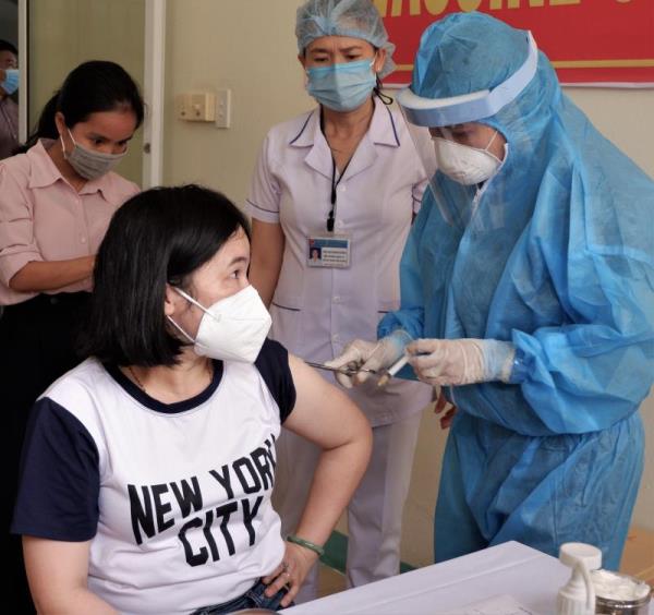 Người dân vẫn được tiêm miễn phí vaccine phòng COVID-19