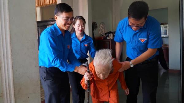 Tuổi trẻ Thừa Thiên-Huế tổ chức nhiều hoạt động tri ân người công với cách mạng, gia đình chính sách