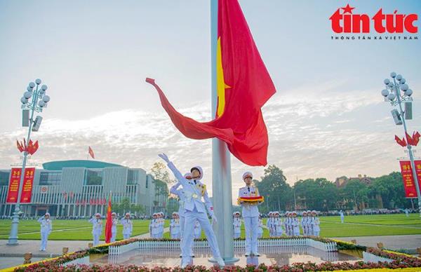 Lễ thượng cờ mừng Quốc khánh ở Lăng Chủ tịch Hồ Chí Minh