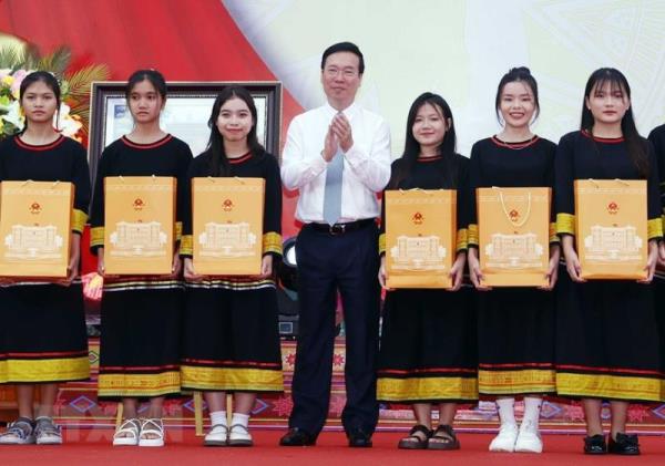 Chủ tịch nước dự Lễ khai giảng tại Trường PTDT nội trú Gia Lai