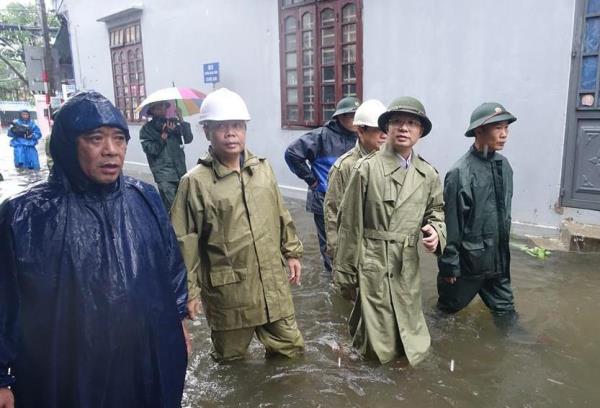 Hàng nghìn người dân Đà Nẵng phải sơ tán tránh lụt