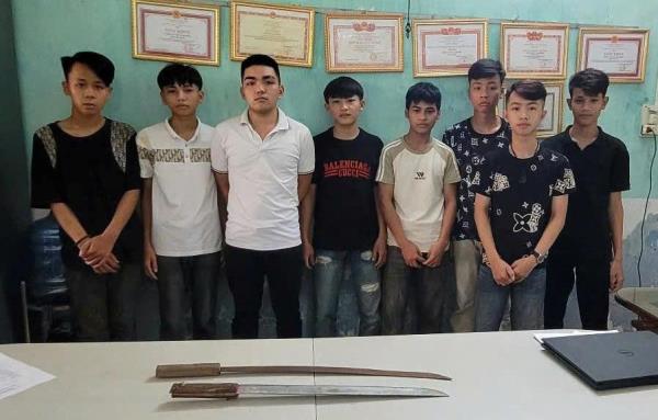 Côn đồ tấn công người đi đường