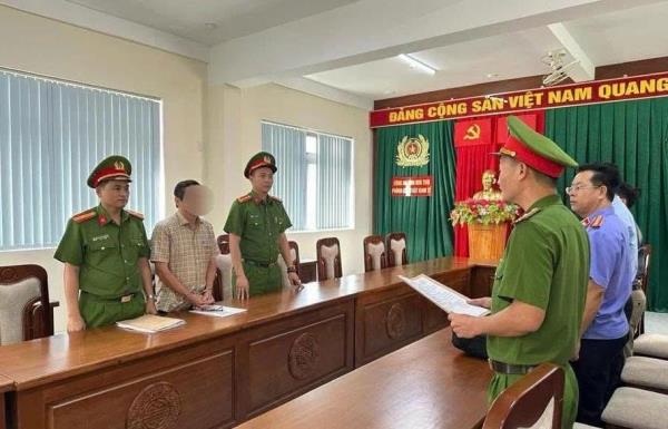 Bắt cựu chủ tịch phường lợi dụng chức vụ, quyền hạn