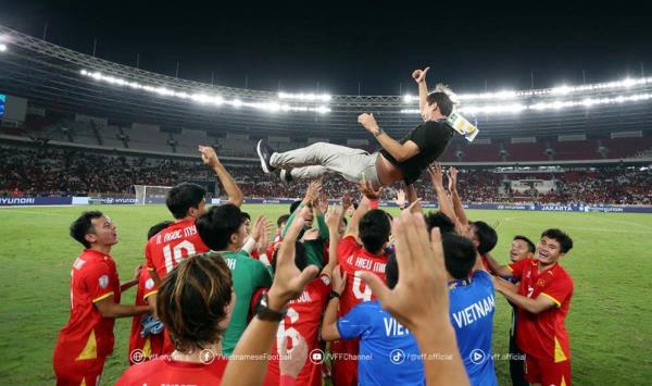 HLV Kim Sang-sik dẫn dắt U.23 từ tháng 11