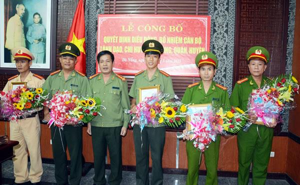 Điều động, bổ nhiệm cán bộ lãnh đạo chỉ huy CA cấp phòng, quận, huyện