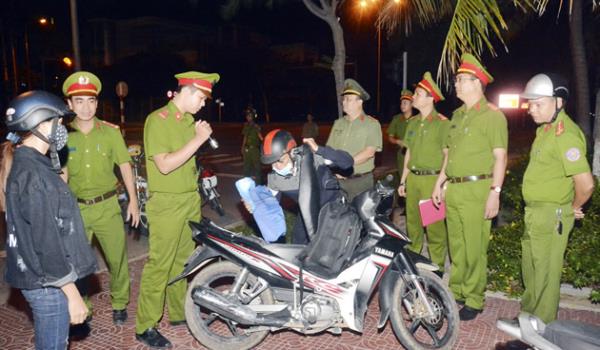 Trắng đêm cùng đặc nhiệm APEC