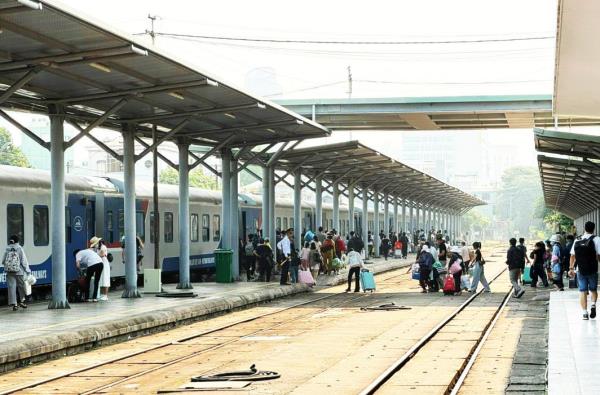 Ra mắt và vận hành Đoàn tàu Thống Nhất vào dịp 30-4