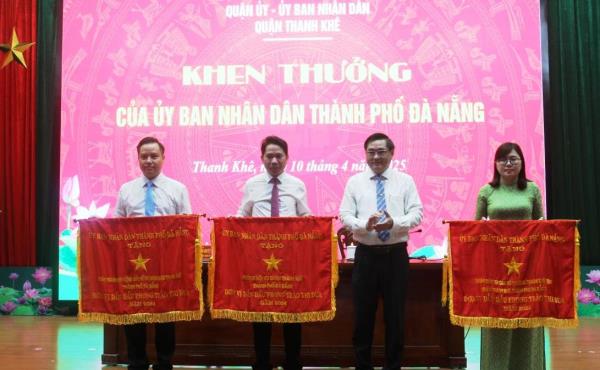 Quận Thanh Khê có 3 tập thể được UBND TP Đà Nẵng tặng cờ thi đua xuất sắc