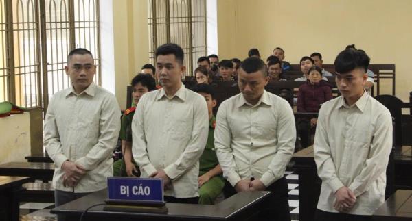 Nhóm côn đồ trả giá