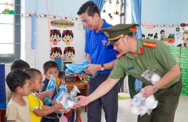 Tuổi trẻ Công an TP Đà Nẵng sôi nổi hưởng ứng chương trình Tháng Ba biên giới 2026