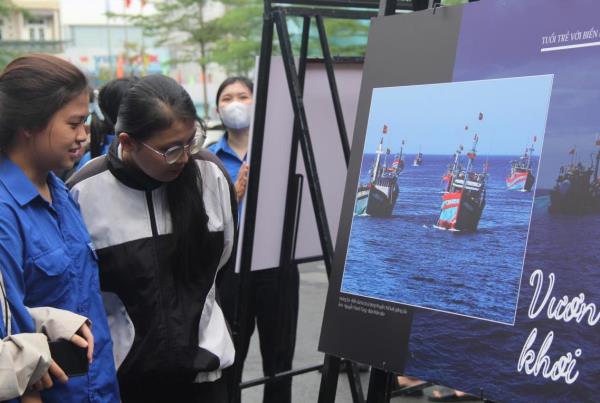 Sinh viên, học sinh Đà Nẵng tiếp cận tư liệu mới nhất về chủ quyền biển đảo