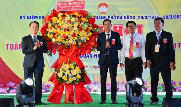 Lãnh đạo thành phố dự ngày hội toàn dân chào mừng 50 năm ngày quê hương giải phóng