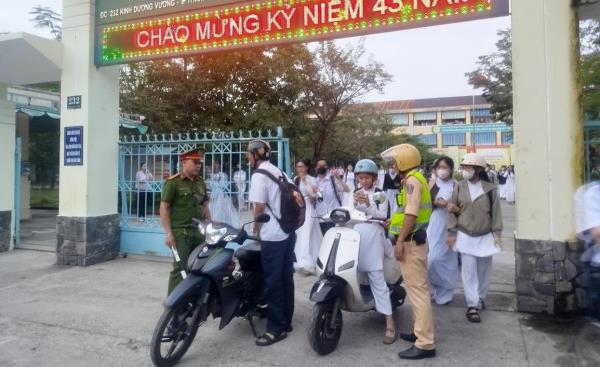 Đảm bảo an toàn, an ninh trật tự trước trường học