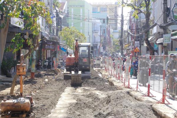 Người dân khóc ròng vì tuyến phố ngắn thi công ì ạch
