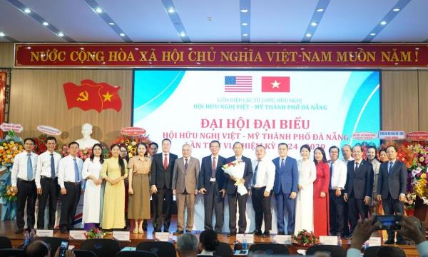Hiệu trưởng trường ĐH Ngoại ngữ được bầu giữ chức vụ Chủ tịch Hội hữu nghị Việt - Mỹ TP Đà Nẵng