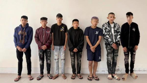 Kéo bè đi đánh nhau
