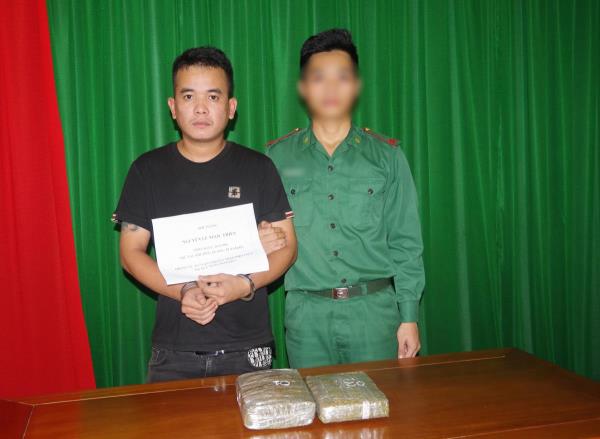 Tiếp tục phát hiện 2 bánh ma túy vận chuyển từ Lào về Việt Nam