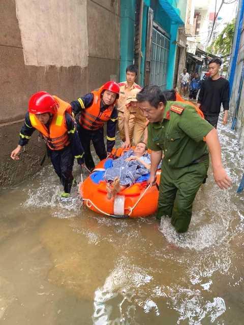 Công an TP Đà Nẵng triển khai phương án khẩn trương ứng phó mưa lớn, ngập úng, lũ lụt, lũ quét, sạt lở đất