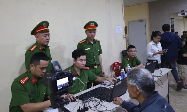 Thu nhận hồ sơ định danh điện tử lưu động tại chung cư