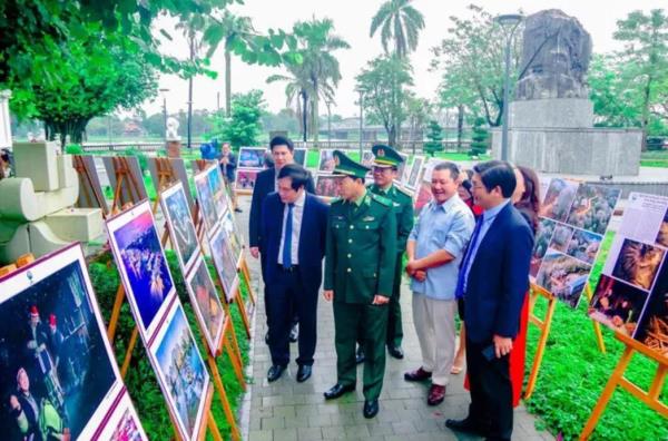 Triển lãm ảnh Tự hào một dải biên cương