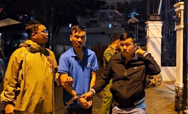 Bắt người nhện chui cửa thông gió