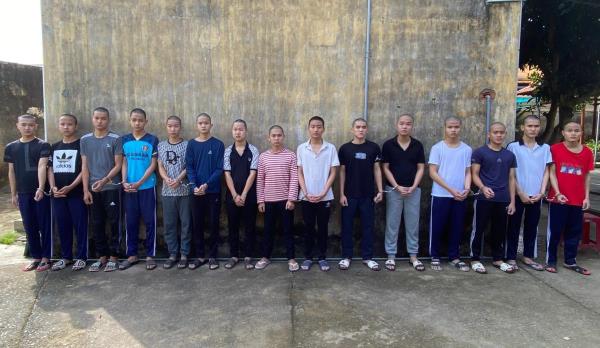 Báo động với vấn nạn côn đồ làng