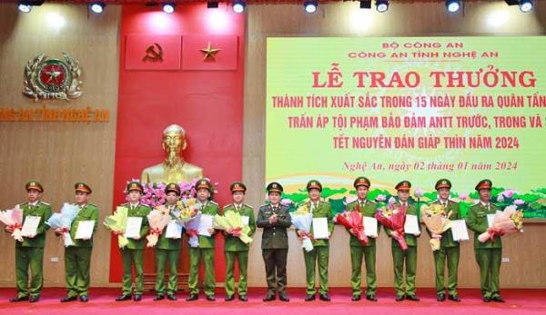 Công an tỉnh Nghệ An khen thưởng các đơn vị có thành tích xuất sắc