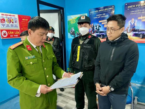 Bắt 2 người cho vay lãi nặng trên mạng, thu lợi hơn 7 tỷ đồng