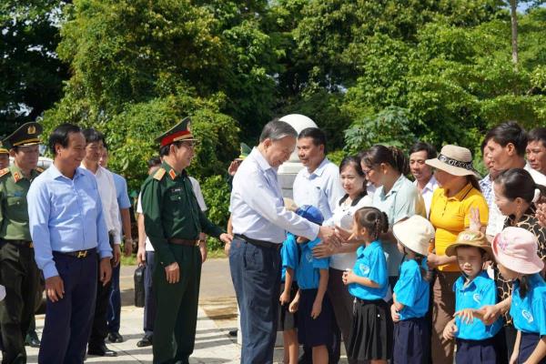 Cán bộ, quân và dân huyện đảo Cồn cỏ hân hoan đón Tổng Bí thư, Chủ tịch nước Tô Lâm ra thăm và làm việc