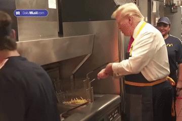 Xem ông Trump chiên khoai tây và bán hàng tại McDonalds