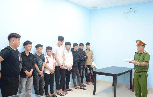 Bắt tạm giam 15 đối tượng có hành vi gây rối trật tự công cộng