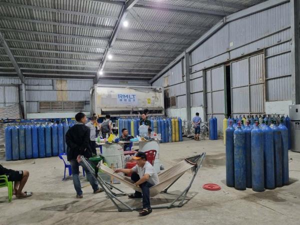 Bộ đội biên phòng Đà Nẵng tạm giữ xe tải vận chuyển hàng trăm bình khí N2O không rõ nguồn gốc xuất xứ