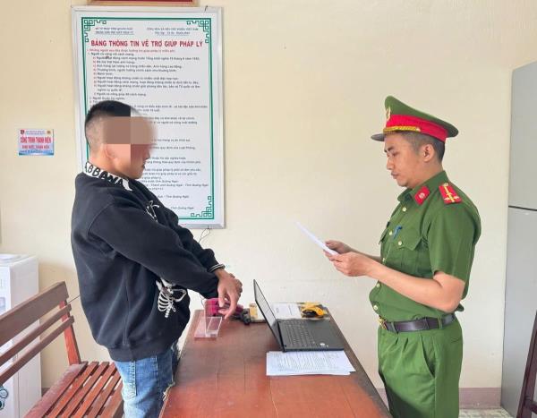 Bắt nam thanh niên yêu cả 2 chị em tuổi trăng rằm