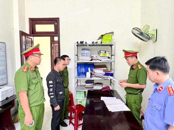 Bắt tạm giam Phó Ban chỉ huy quân sự xã chiếm đoạt tài sản