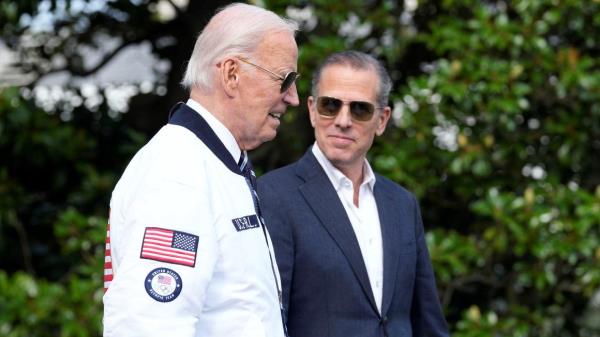 Ông Biden ân xá cho con trai