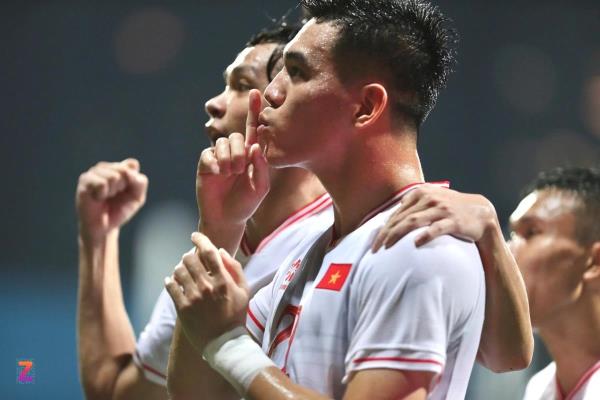 Xuân Son, Tiến Linh tỏa sáng, tuyển Việt Nam thắng Singapore 2-0