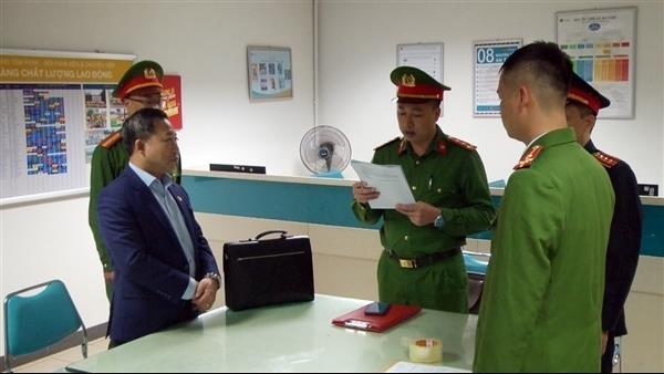 Cựu Phó ban Dân nguyện Trung ương Lưu Bình Nhưỡng lợi dụng tư cách đại biểu Quốc hội hỗ trợ nhóm bảo kê cưỡng đoạt tài sản như thế nào?