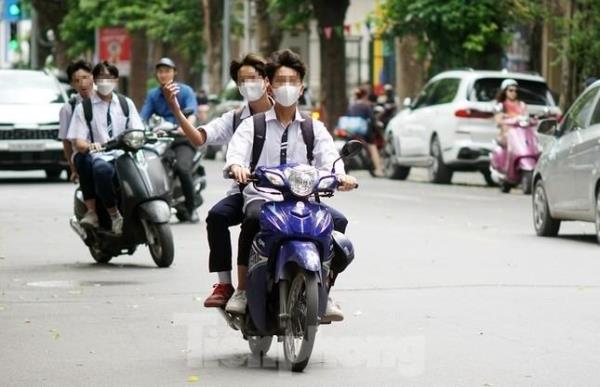 Từ 1/1/2025, quy định về điều kiện học sinh được điều khiển xe máy thay đổi ra sao?