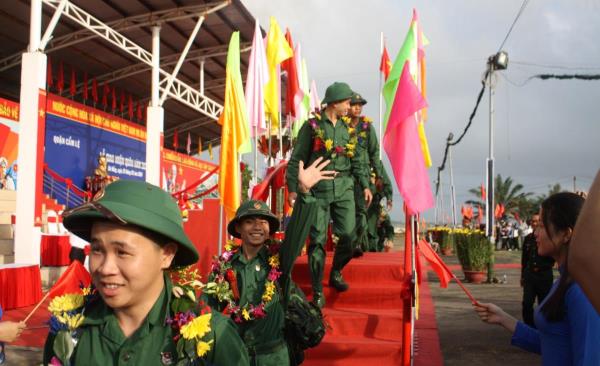 Hơn 1.300 thanh niên Đà Nẵng khí thế lên đường nhập ngũ