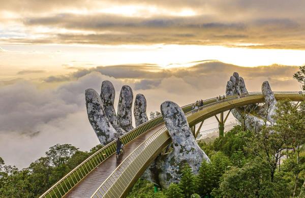 Tạp chí Hong Kong ví Sun World Ba Na Hills đẹp như bước ra từ phim điện ảnh
